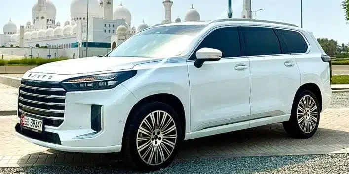Exeed VX luxury SUV parked in Abu Dhabi